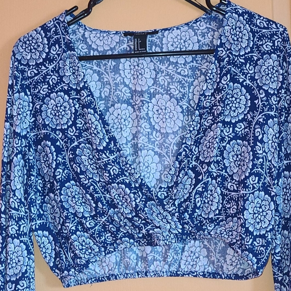 Cute bell sleeve cropped blouse from Forever 21 - Picture 5 of 5